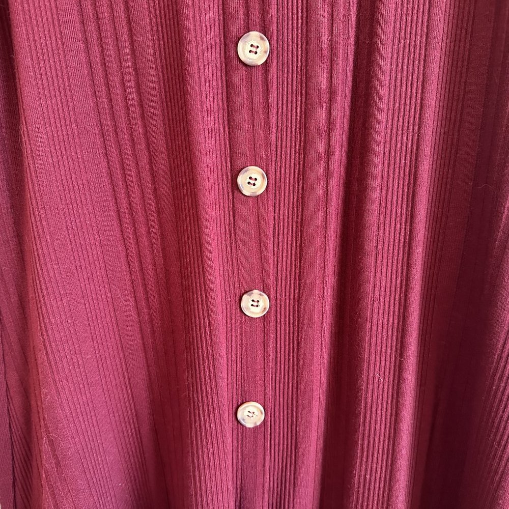 Short Sleeve Dress with Button Detail in Burgundy - Picture 4 of 4